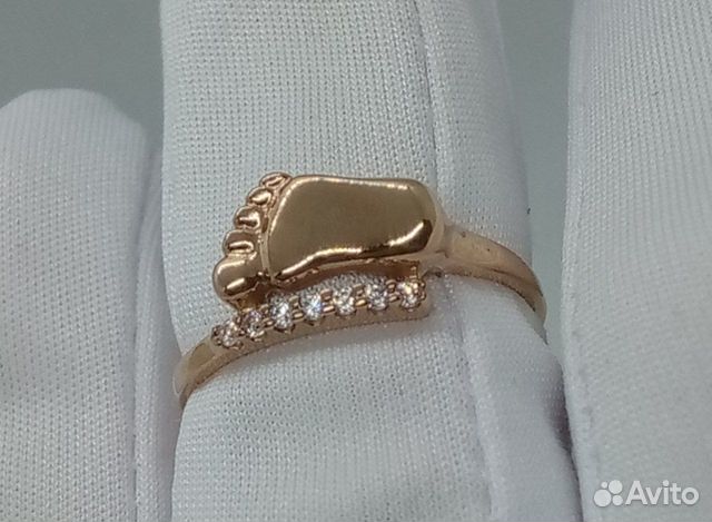 Кольцо с синтетическим камнем Золото