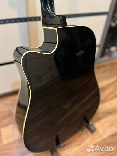 Акустическая гитара с чехлом
