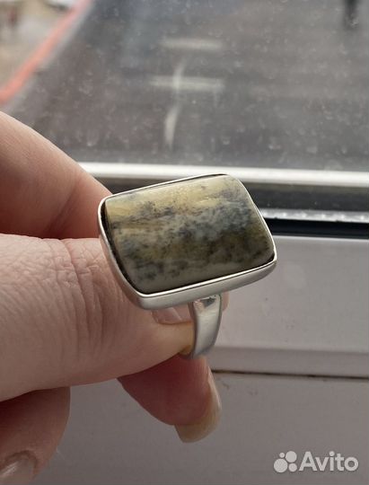 Кольцо серебряное с янтарем