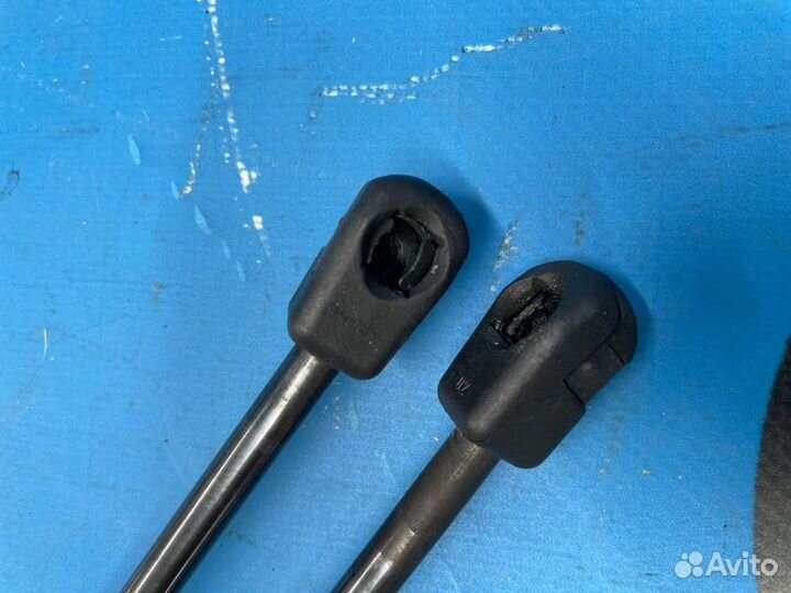 Амортизатор капота Mercedes-Benz C-Class WDD205