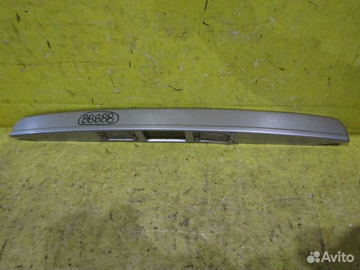 Молдинг крышки Hyundai Starex 07-14г 88888