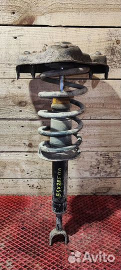 Стойка амортизатора переднего левого Volkswagen Pa