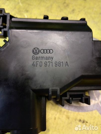 Колодка предохранителей Audi A6 универсал 2.8 CCE