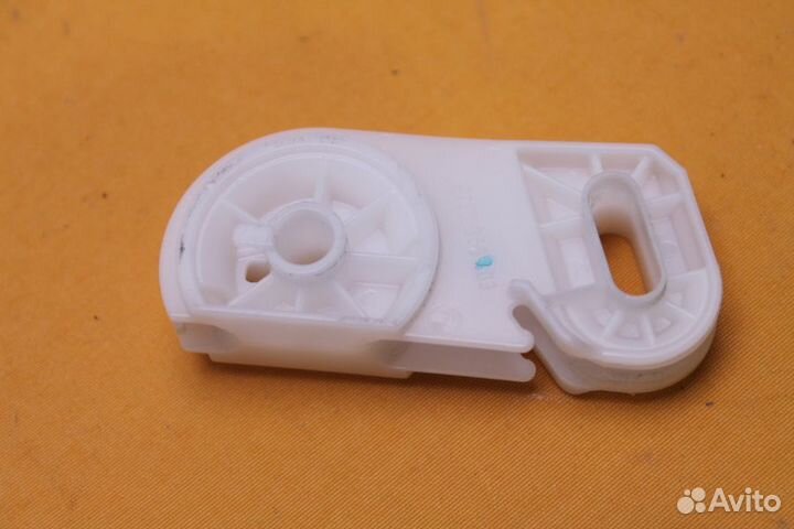 Натяжной ролик Bosch 618720 бу. 6115