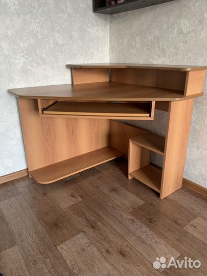 Компьютерный стол