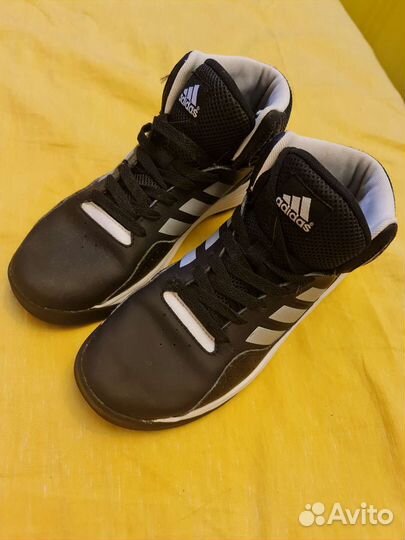 Кроссовки adidas