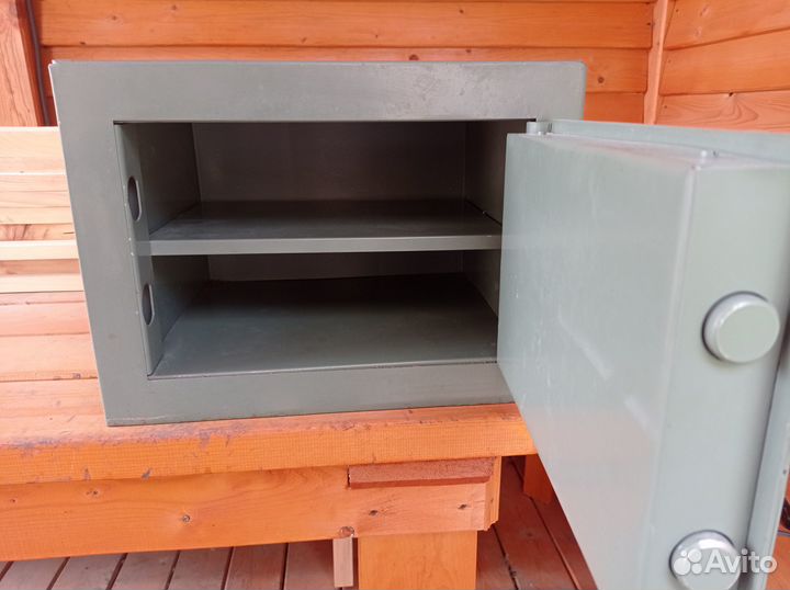 Сейф металлический