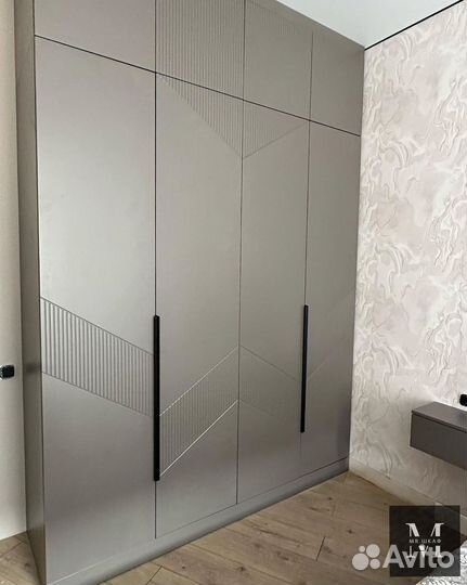 Шкаф с встроенной гладильной доской