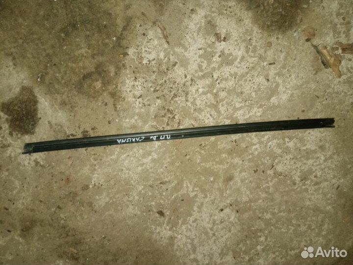 Бархотка передняя правая Mitsubishi Carisma 4G92