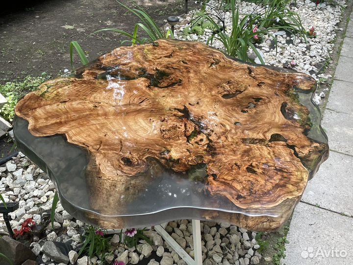 Стол из массива дерева