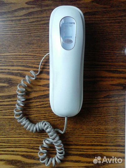 Телефон кнопочный проводной