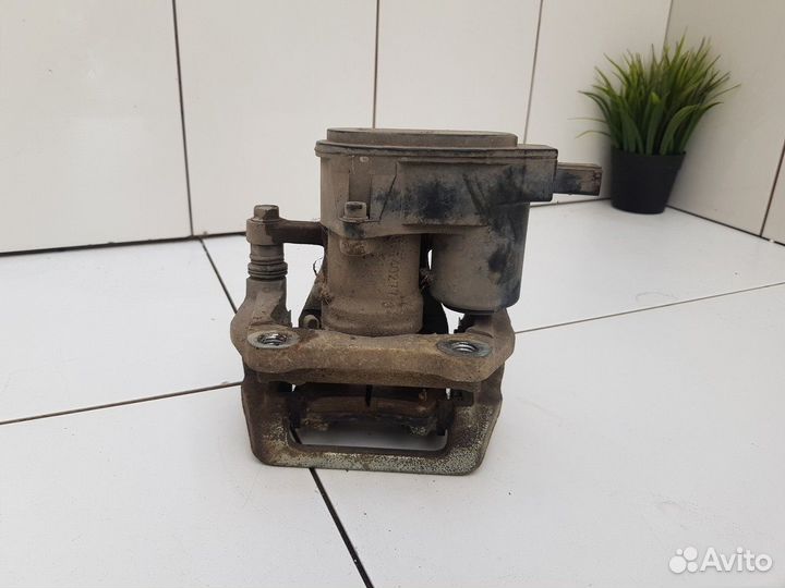 Суппорт задний левый (Geely Atlas)