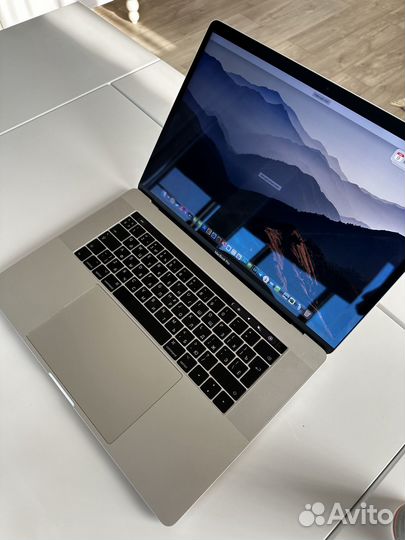 Macbook pro 15 i7 16gb Touch Bar 512gb