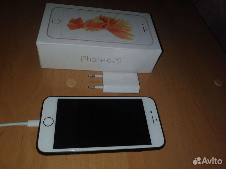 Телефон iPhone 6s