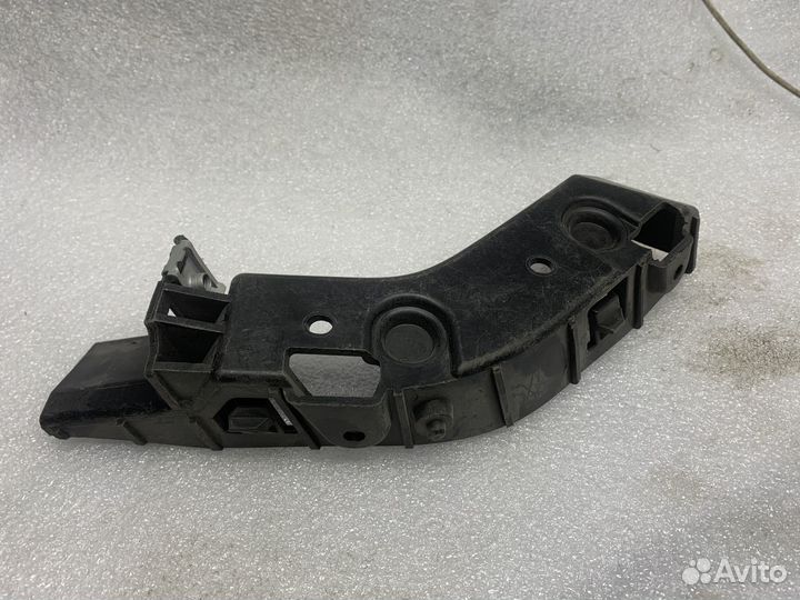 Кронштейн бампера переднего Peugeot 307