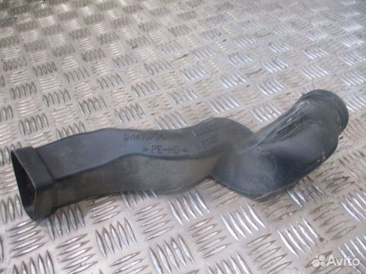 Воздуховод Iveco 98410706