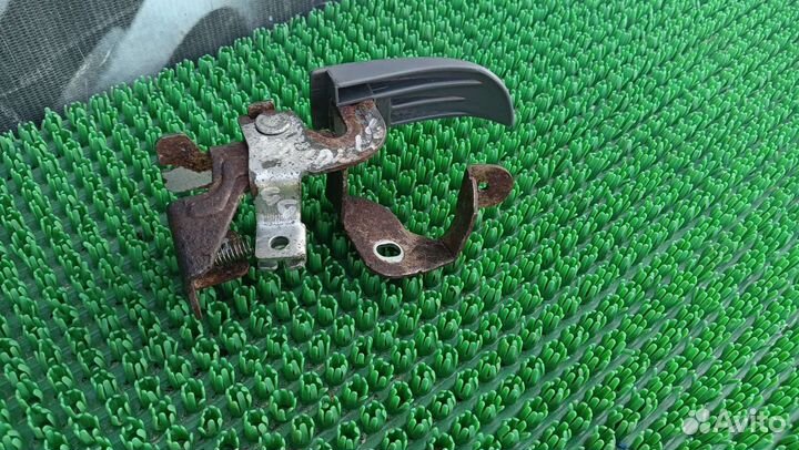 Ручка открывания бензобака mazda 6 gg