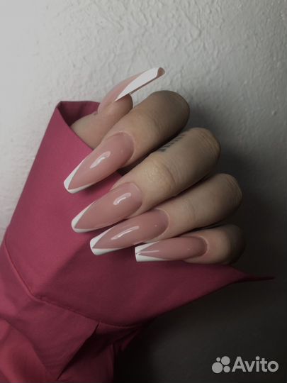Модель на маникюр