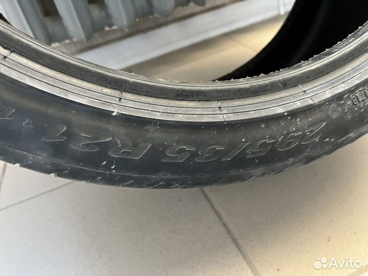 Pirelli P Zero 295/35 R21