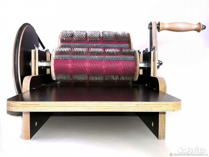 Чешу пух на барабанном кардере