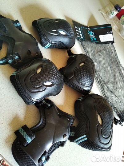 Защитный набор: наколенники, налокотники, запястье