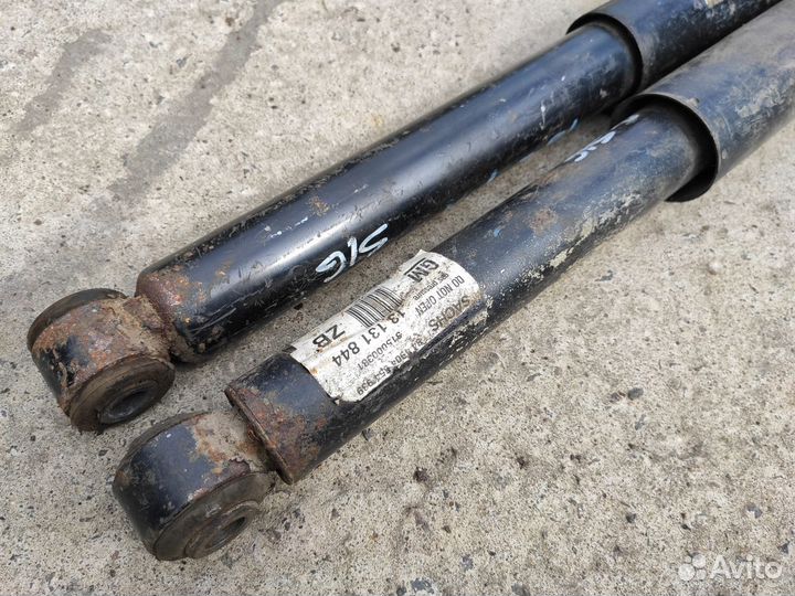 Амортизаторы задние на Opel Signum