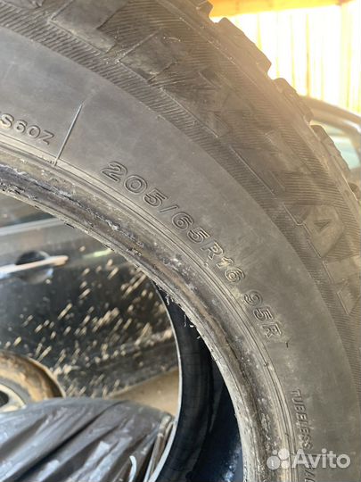 Bridgestone Blizzak WS-60 205/65 R16