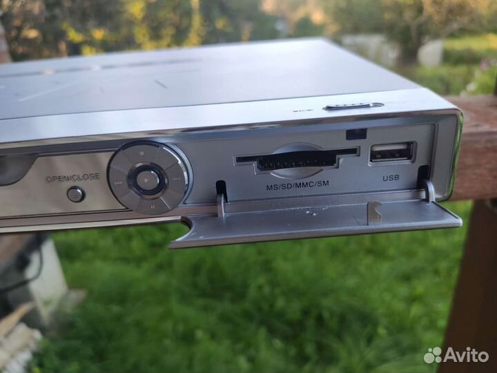 DVD плеер BBK DV725S