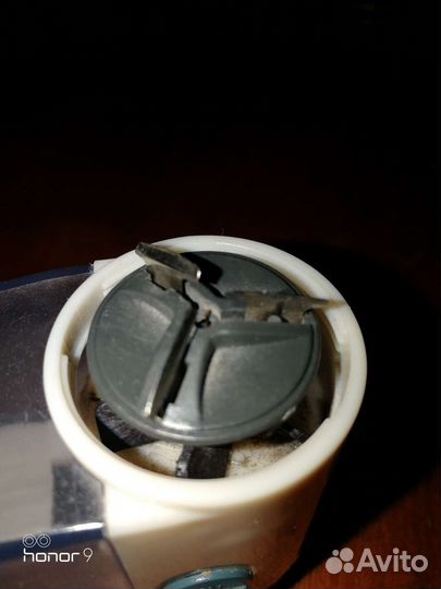 Прибор для устранения катышков с одежды