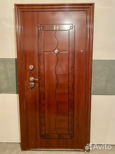 Дверь входная металлическая, с новостройки