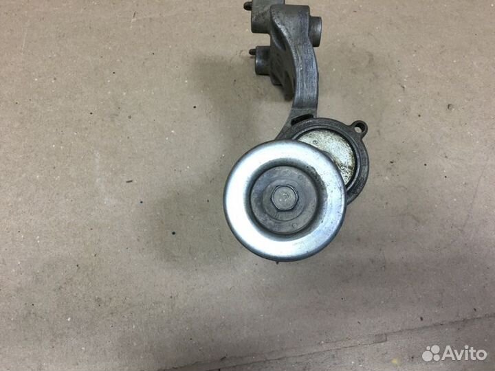 Натяжитель приводного ремня Toyota Highlander 2 40