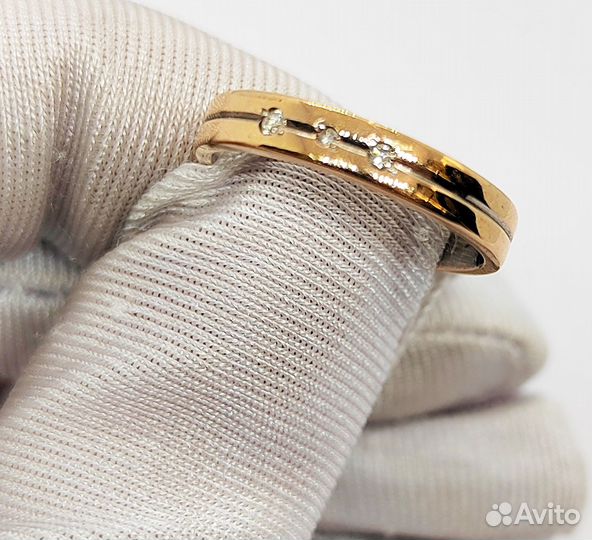 Кольцо с природным камнем Золото