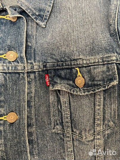 Джинсовая женская куртка levis