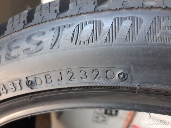 Bridgestone Blizzak Spike-02 245/40 R19 98T