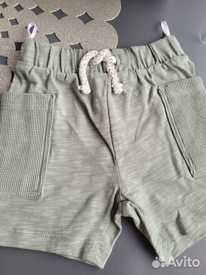 Костюм, футболка и шорты 74