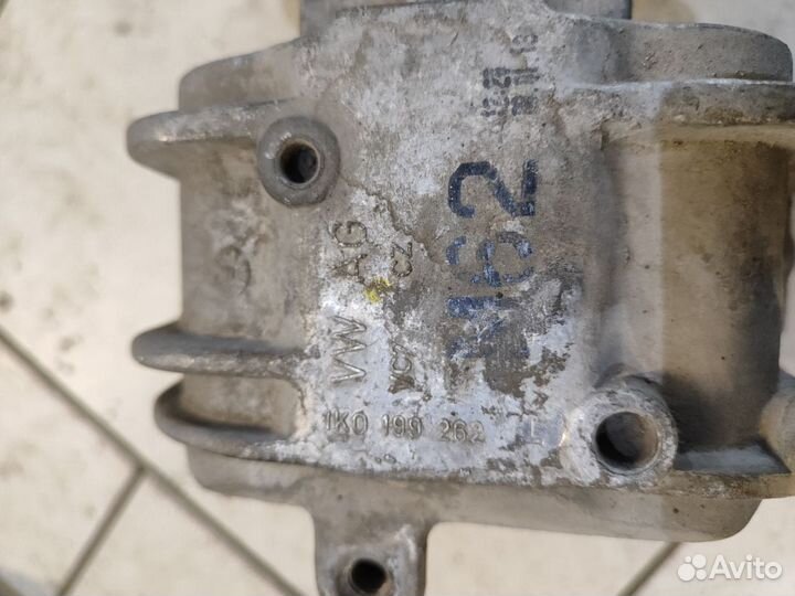 Опора двигателя правая skoda octavia a5