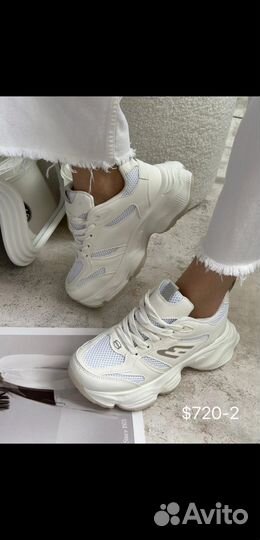 Кроссовки женские