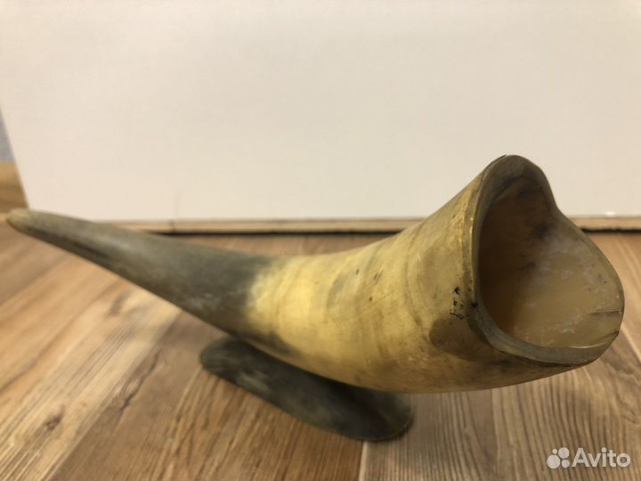 Рог на подставке