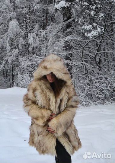 Шуба волк с капюшоном