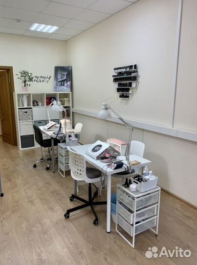 Аренда рабочего места мастера маникюра и педикюра