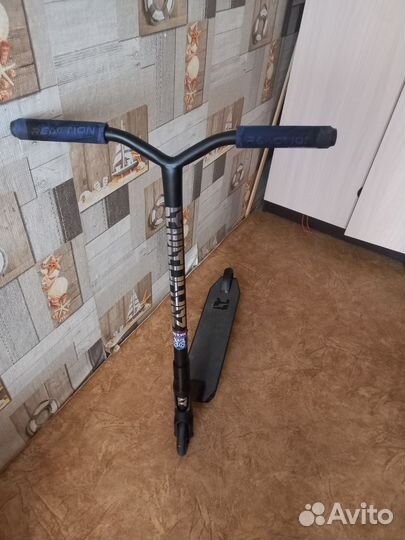 Самокат reaction stunt