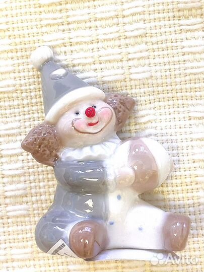 Фигурка фарфоровая клоун