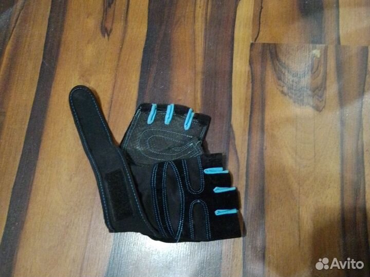 Шлем, перчатки велосипелные