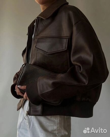 Женская куртка бомбер из эко кожи