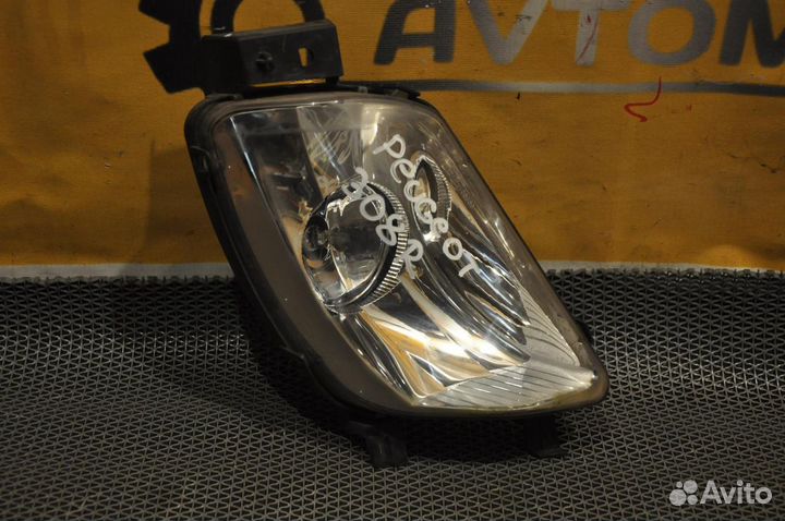 Туманка правая Peugeot 308 4A