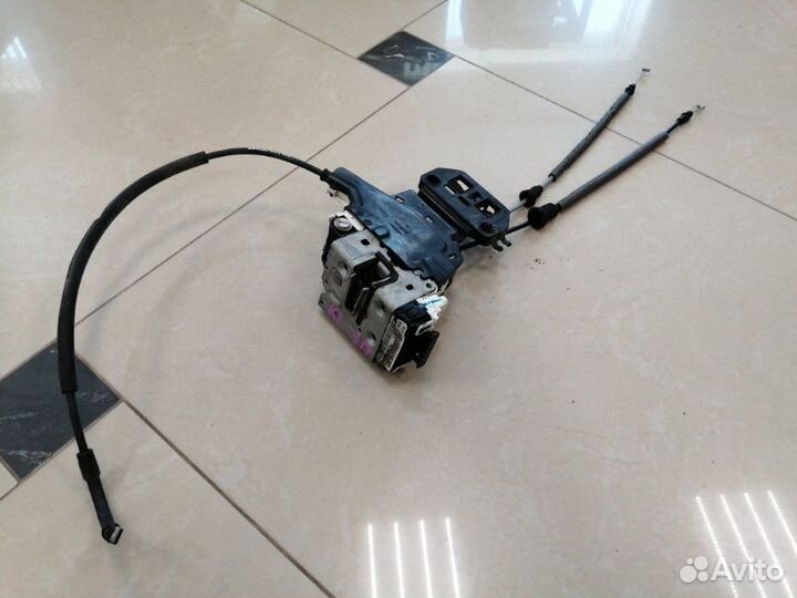 Замок боковой двери задний правый Jeep Cherokee KL