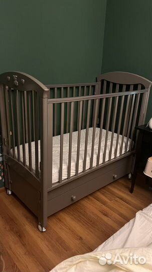 Кроватка детская с маятником гандылян