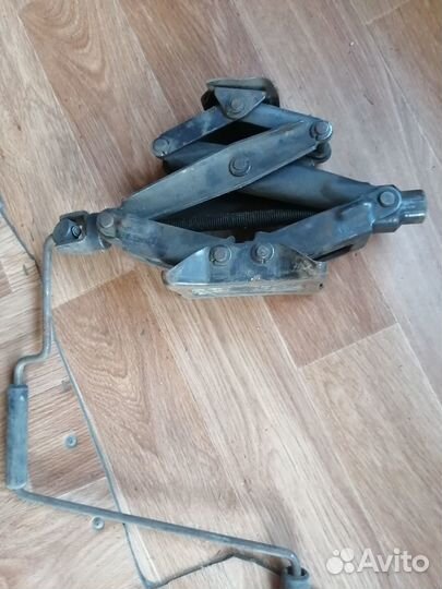 Домкрат механический винтовой