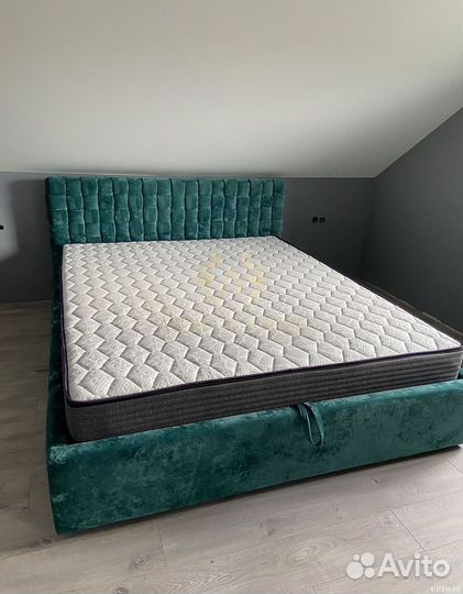 Кровать двуспальная