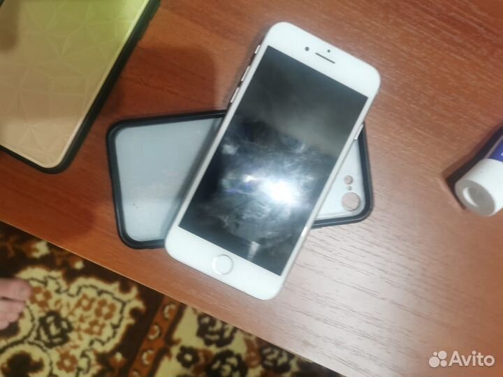 Телефон iPhone 8